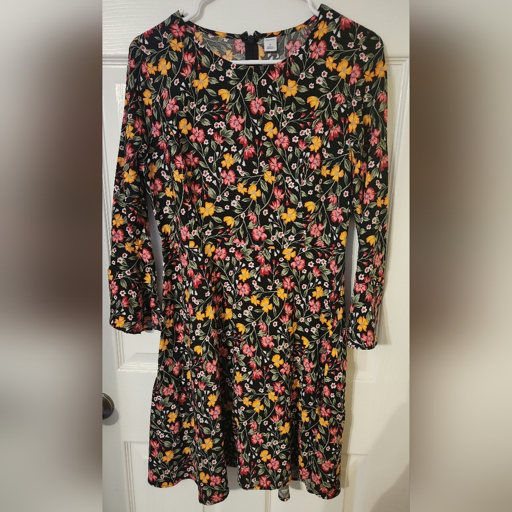 Old Navy Women's Fit and Flare Long Sleeve Crew Neck Dress Black Floral Size S